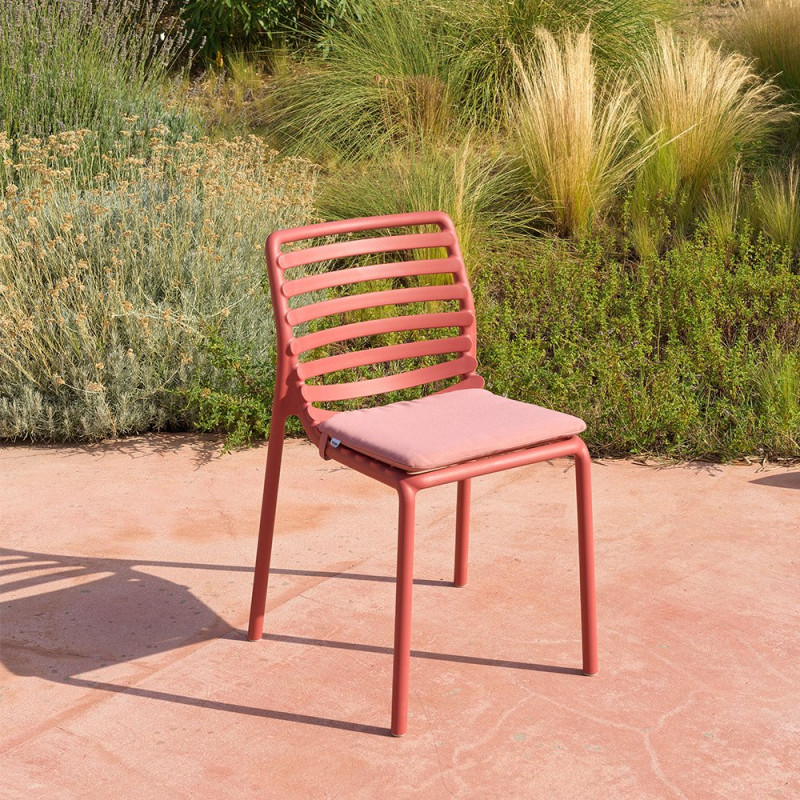 Chaise DOGA en fibre de verre empilable - Marsala