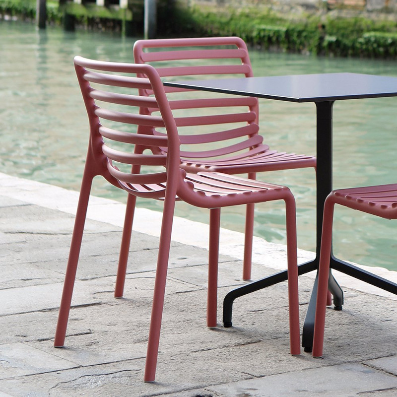 Chaise DOGA en fibre de verre empilable - Marsala