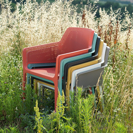 Fauteuil NET RELAX en polypropylène empilable - Corail