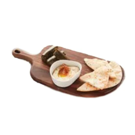 Planche arrondie avec poignée en noyer 43 x 27 cm