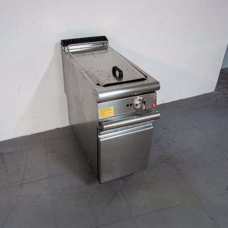Friteuse électrique 2 paniers sur meuble - Cuve 22 litres - 18 kW - 400 x 900 x 850 mm - 33 - Reconditionné Bon état (3/5)